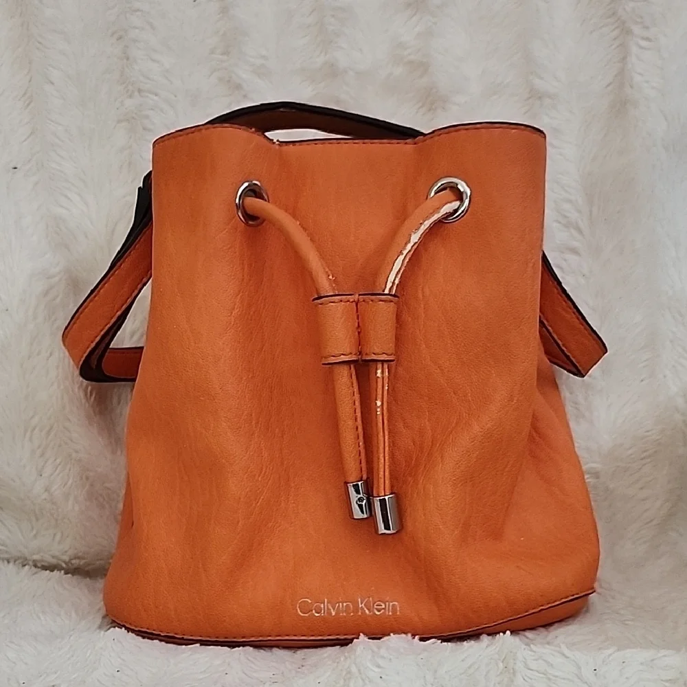 Calvin Klein Orange Shoulder Bag with Drawstring Closure and Leather Material - Picture 1 of 5